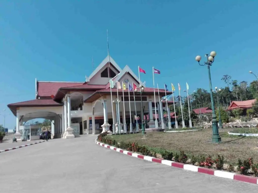 Cửa khẩu quốc tế Phou Keua thu hơn 207 tỷ kip trong 9 tháng