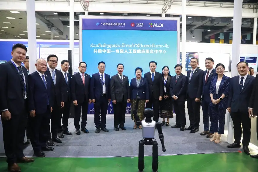 Doanh nghiệp Trung Quốc giới thiệu công nghệ AI và robot tại Lào