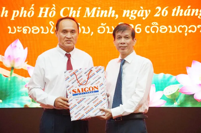 Đoàn Ban Tuyên huấn Trung ương Đảng Nhân dân Cách mạng Lào thăm, làm việc tại Báo SGGP